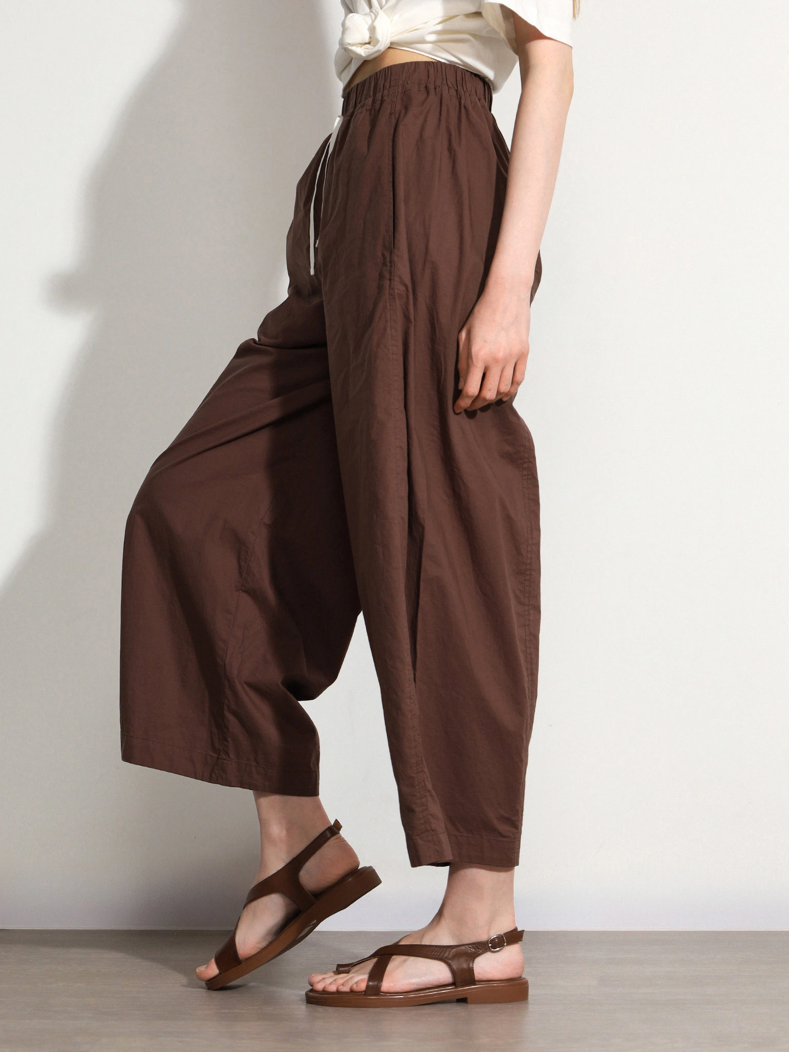 Брюки коричневого цвета из хлопка прямого кроя